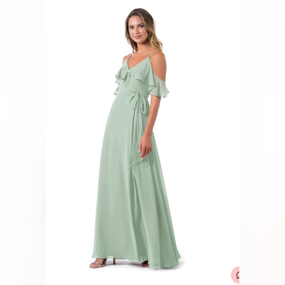 AZAZIE VIANNA
A-Line Ruched Chiffon Floor-Length Dress Agave
Size: 6 - Picture 2 of 13